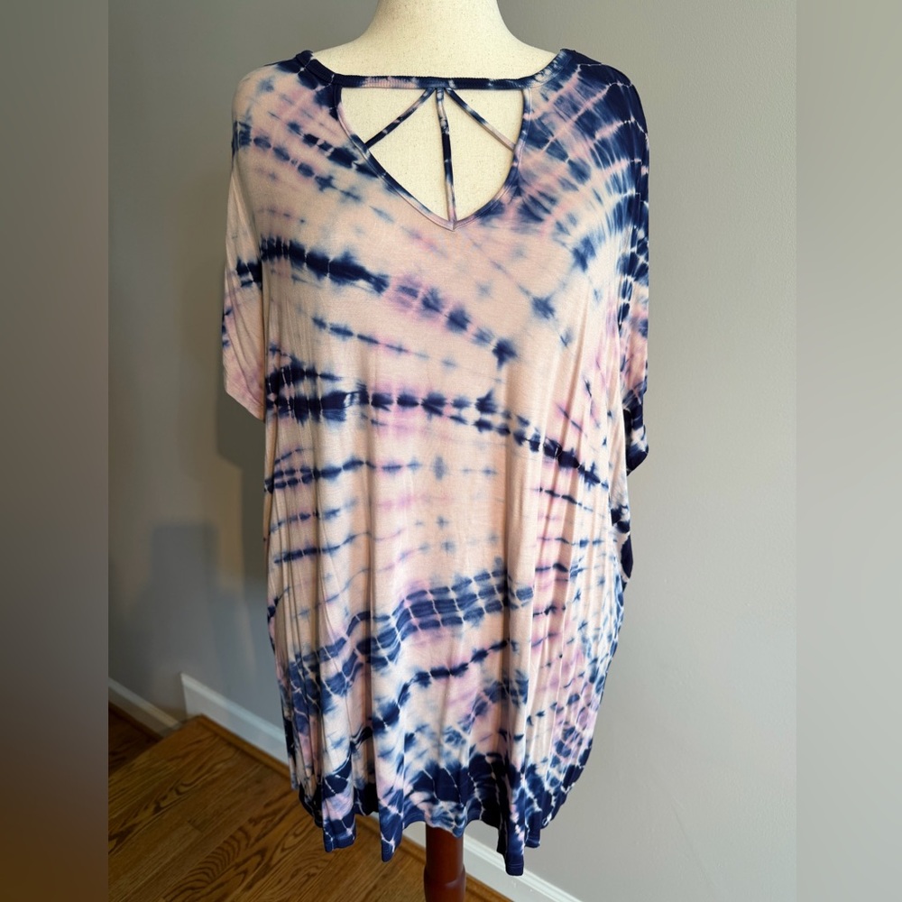 Torrid Tie Dye Tee w/Keyhole Neck Design - Torrid Size 4 (26, 4X)